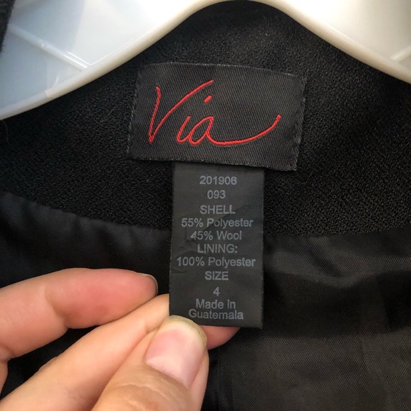 Buttoned trench coat - Picture 9 of 10